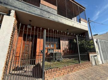 Casa · 81m² · 3 Ambientes · Tipo Casa en Venta de 3 Ambientes con Patio y Parrilla - Wilde