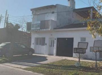Casa de 10 ambientes, La Plata · Casa con 200 m² Vivienda Multifamiliar Totales y 4 Habitaciones en Venta en Los Hornos