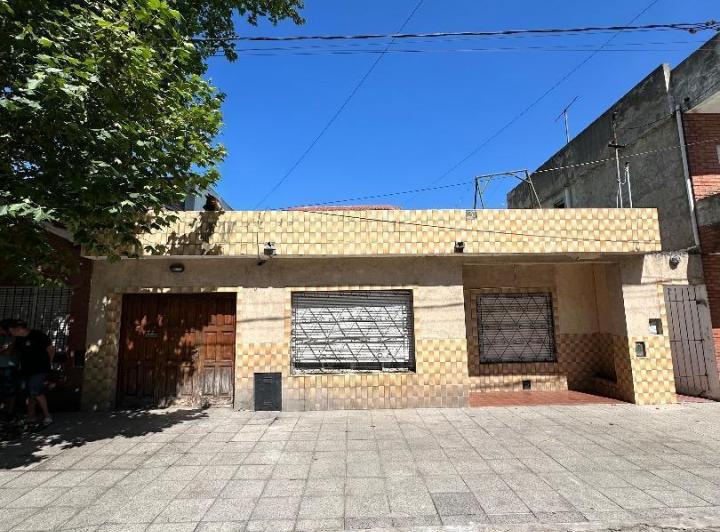 Casa · 250m² · 6 Ambientes · 1 Cochera