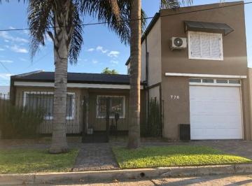 ituzaingo-ituzaingo-venta-chalet-4-ambientes · Chalet de Categoria en Ituzaingo Norte