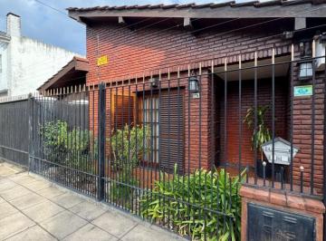 Casa · 170m² · 4 Ambientes · Castelar Norte. Exclusiva Ubicacion!