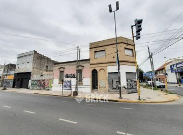 PH · 562m² · 4 Ambientes · (En Block) PH con Local en Esquina en Av Hipolito Yrigoyen Al 6600 - Gran Terraza Doble Altura