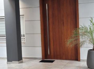 Casa de 8 ambientes, Santiago del Estero · Exclusiva Casa de Dos Plantas (Apto Credito Hipotecario)