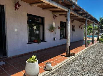 Casa · 100m² · 3 Ambientes · 5 Cocheras · Casaquinta en Venta/permuta - Estilo Campo, Piscina y Parque