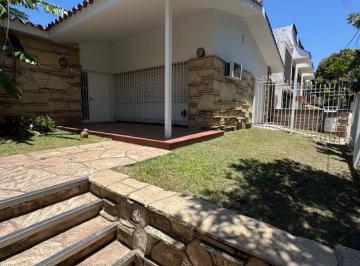 Casa de 7 ambientes, Córdoba · Casa con Pileta y Amplio Jardin en Barrio Crisol Imperdible