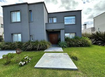 Casa · 210m² · 4 Ambientes · 1 Cochera · Casa en Venta en Acacias, Puertos, Escobar