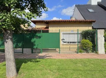 Casa de 3 ambientes, Morón · Chalet en Venta, Castelar