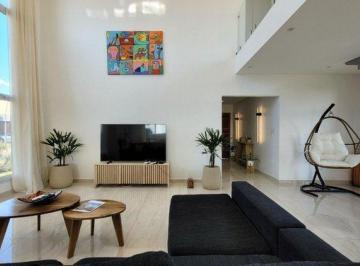 Casa · 242m² · 6 Ambientes · 4 Cocheras · Casa en Venta Barrio Carpinchos Nordelta con Piscina Parrilla Galeria Cubierta Lote en Esquina