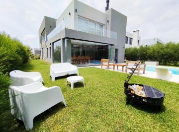 Casa · 242m² · 6 Ambientes · 4 Cocheras · Venta Casa Barrio Cerrado Carpinchos Nordelta 4 Dorm. Piscina Gimnasio Lote Esquina