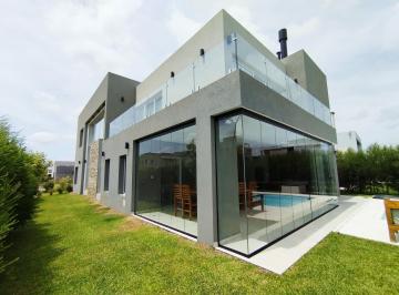 Casa · 242m² · 6 Ambientes · 4 Cocheras · Venta Casa Barrio Cerrado Carpinchos Nordelta 4 Dorm. Piscina Gimnasio Lote Esquina