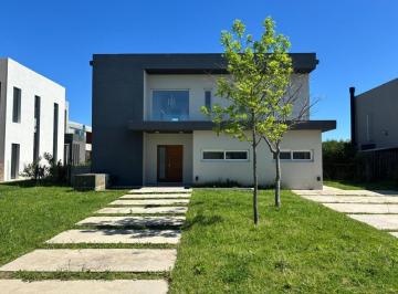 Casa · 210m² · 5 Ambientes · 1 Cochera · Casa en Venta en Ceibos, Puertos, Escobar