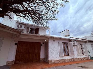 Casa · 75m² · 4 Ambientes · 2 Cocheras · Casa en PH en Venta, Monte Hermoso, Tres Dorm., a m del Mar.