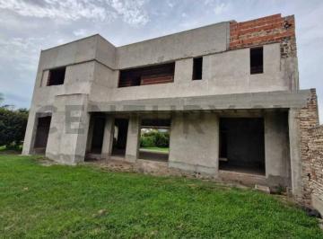 Casa · 274m² · 6 Ambientes · Se Vende Casa a Terminar en Rafaela, Barrio Alamos de Aeroclub
