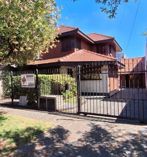 Casa · 230m² · 5 Ambientes · 3 Cocheras