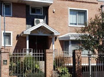 Casa · 260m² · 4 Ambientes · 3 Cocheras · Casa Venta en Ezpeleta