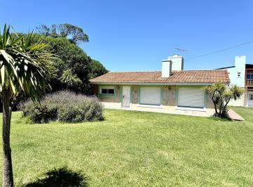 Casa · 91m² · 3 Ambientes · 1 Cochera · Casa en PH a 100 m del Mar!