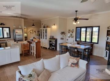 Casa · 145m² · 4 Ambientes · 3 Cocheras · Venta Casa Chacra 4 Ambientes Barrio La Catalina Carlos Keen Lujan