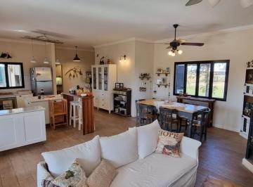 Casa · 145m² · 4 Ambientes · 3 Cocheras · Venta Casa Chacra 4 Ambientes Barrio La Catalina Carlos Keen Lujan