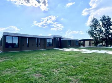 Casa · 242m² · 6 Ambientes · 4 Cocheras · Casa en Venta - Club de Campo, Santa Irene - Luján