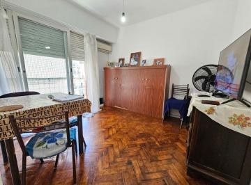 Departamento de 2 ambientes, Recoleta · Súper Luminoso - Recoleta: 2 Amb. Piso Alto, Baño, Cocina y Lavadero
