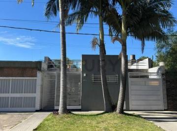 Casa · 127m² · 6 Ambientes · Venta - Casa de 3 Dorm. - Pileta - Cochera Para 3 Vehículos - Ludueña Sur - Rosario
