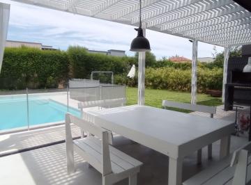 Casa · 200m² · 6 Ambientes · 2 Cocheras · Casa en La Comarca Alquiler de Verano 23/24