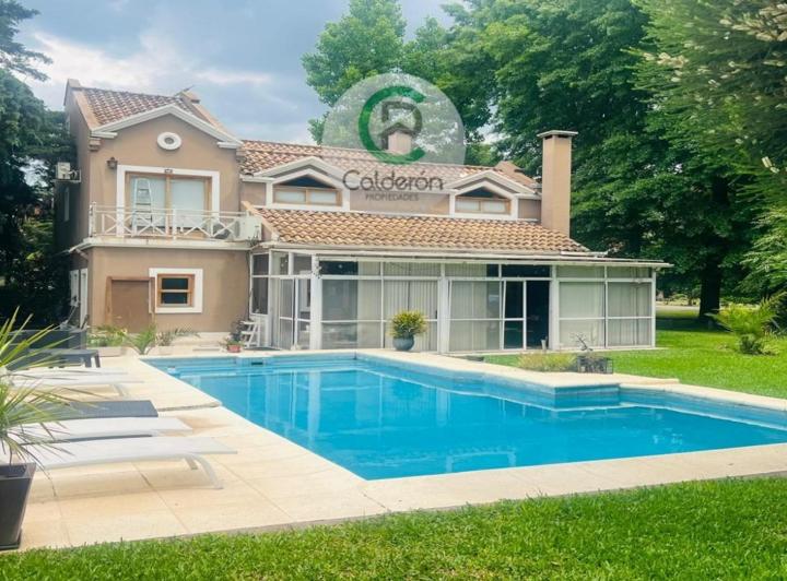 Casa · 200m² · 6 Ambientes · 5 Cocheras