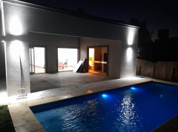 Casa · 300m² · 3 Ambientes · 2 Cocheras · Casa en Domselaar