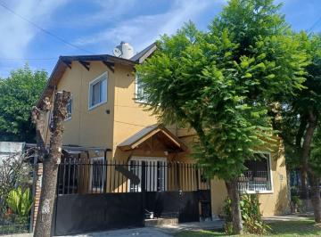 Casa de 6 ambientes, Hurlingham · Hermoso Chalet 2 Ptas, 6 Amb con Pileta Quincho y Parque!
