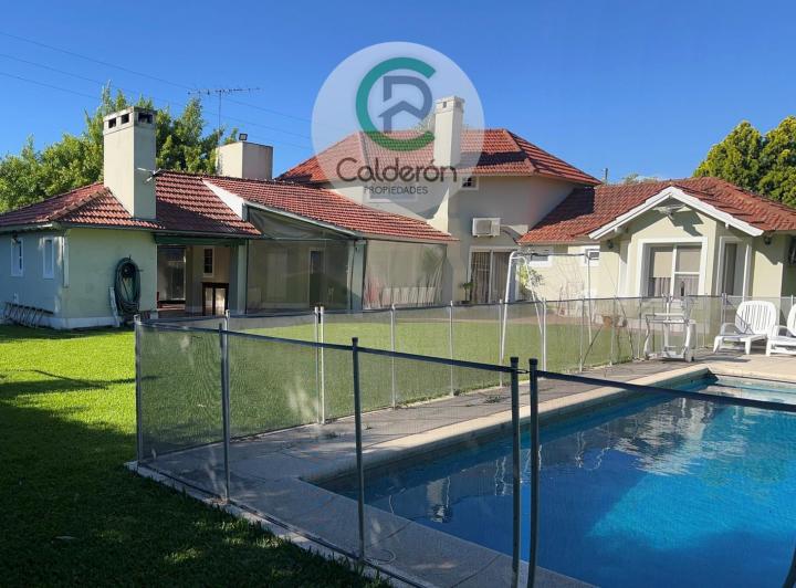 Casa · 248m² · 5 Ambientes · 2 Cocheras