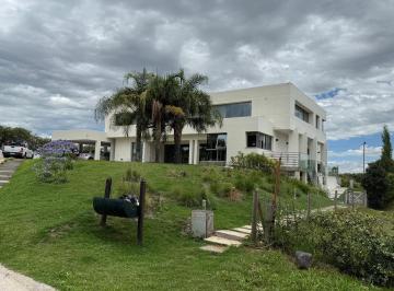 Casa · 700m² · 6 Ambientes · 8 Cocheras · Imponente Casa Venta 5 Dorm Suite/pileta/qcho/gge S/cobos