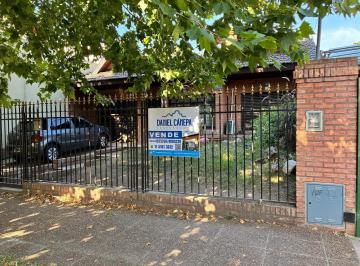 Casa · 300m² · 2 Dormitorios · 2 Cocheras · Venta Casa con Pileta Merlo
