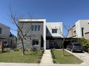 Casa · 225m² · 6 Ambientes · 2 Cocheras · Venta Casa 6 Ambientes, Pilar del Este