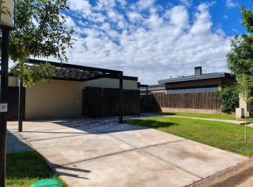Casa · 200m² · 7 Ambientes · 2 Cocheras · Casa en El Barrio Estancia Bulnes
