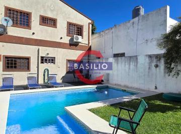 Casa · 115m² · 4 Ambientes · 1 Cochera · Venta Casa 4 Ambientes en Lote Propio con Cochera, Jardín, Pileta y Quincho en Carapachay