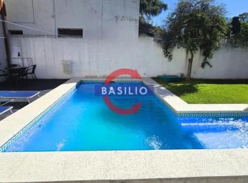 Casa · 115m² · 4 Ambientes · 1 Cochera · Venta Casa 4 Ambientes en Lote Propio con Cochera, Jardín, Pileta y Quincho en Carapachay