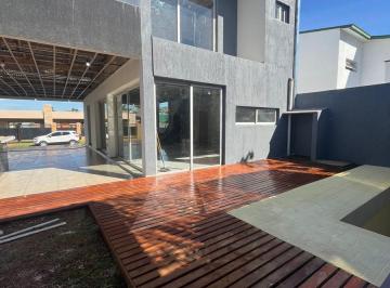 Casa · 220m² · 4 Ambientes · 5 Cocheras · Cf1319 - Casa Moderna - Barrio Privado Panambí
