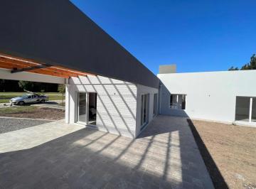 Casa · 110m² · 3 Ambientes · 1 Cochera · Casa en Venta - 2 Dorm. 1 Baño - 1000 m² - Punta Indio