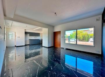 Casa · 111m² · 3 Ambientes · 2 Cocheras · Venta - Casa 2 Dorm. Roldan
