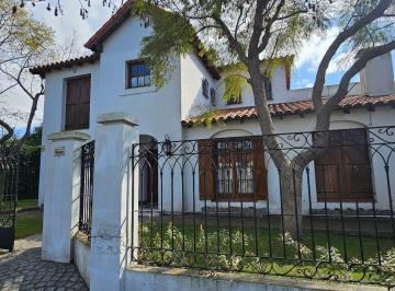Casa · 280m² · 6 Ambientes · 1 Cochera · Casa - Guemes