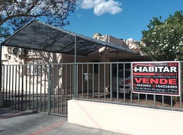 Casa · 445m² · 5 Ambientes · 2 Cocheras · Casa en Capital. Adobe. 3 Dorm.. Av Rioja 1856 (S).