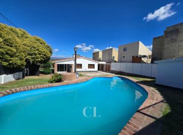 Casa de 6 ambientes, Villa Carlos Paz · Venta Casa de 3 Dorm. con Piscina y Monoambiente en Barrio Las Malvinas, Villa Carlos Paz