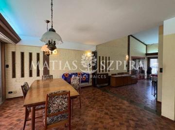 Casa · 267m² · 5 Ambientes · 2 Cocheras · Venta de Casa en Ramos Mejia
