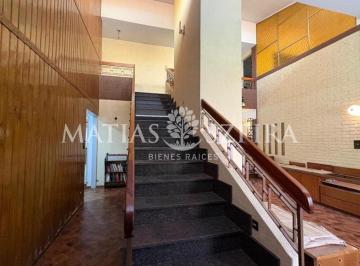 Casa · 267m² · 5 Ambientes · 2 Cocheras · Venta de Casa en Ramos Mejia