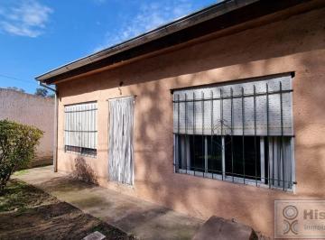 Casa · 73m² · 3 Ambientes · 2 Cocheras · Casa en Venta, Retasada, Ubicada en Pilar, Barrio La Lonja, Sobre Las Acacias