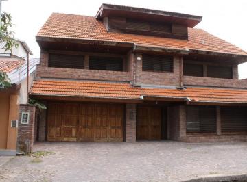 Casa · 414m² · 5 Ambientes · 2 Cocheras · Casa en Venta en Martinez