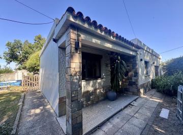 Casa · 106m² · 3 Ambientes · 1 Cochera · Casa en Venta de 2 Dorm. en Colonia del Sacramento