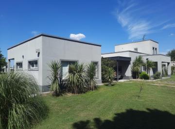 Casa · 192m² · 4 Ambientes · 1 Cochera · Venta - Casa - Carlos Keen