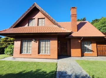 Casa · 220m² · 5 Ambientes · 1 Cochera · Casa en Alquiler Pinamar