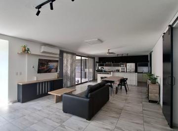 Casa de 5 ambientes, Córdoba · Casa en Venta! 4 Dorm.! Zona Sur! Seguridad!